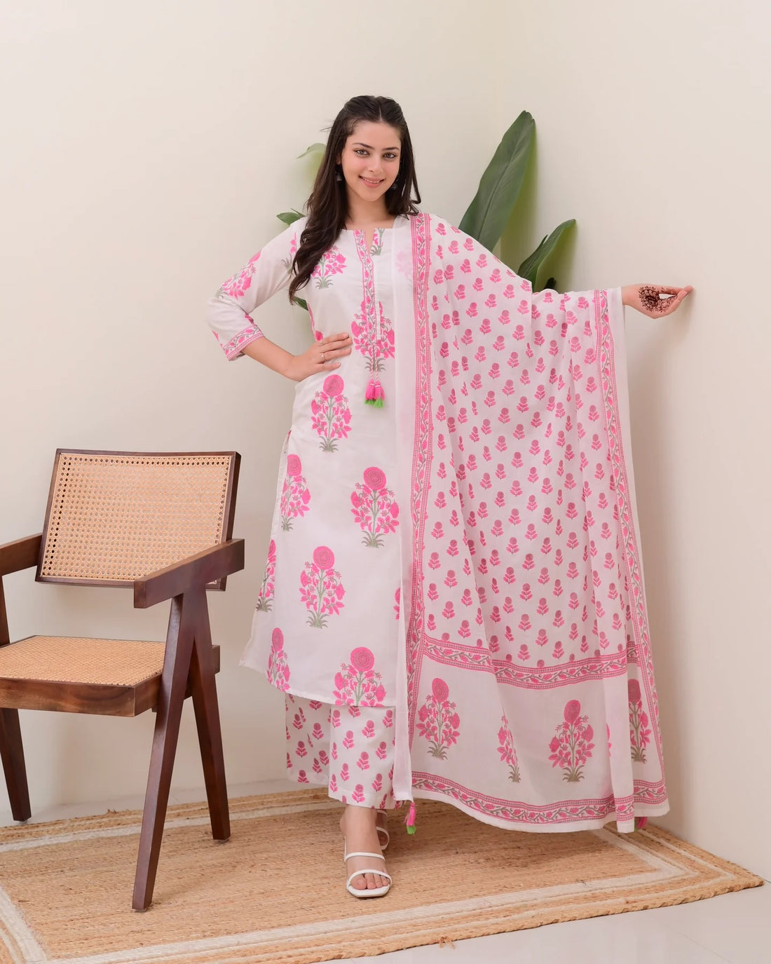 Graceful Floral Printed Kurti Set – Perfect for Festive & Casual Wear