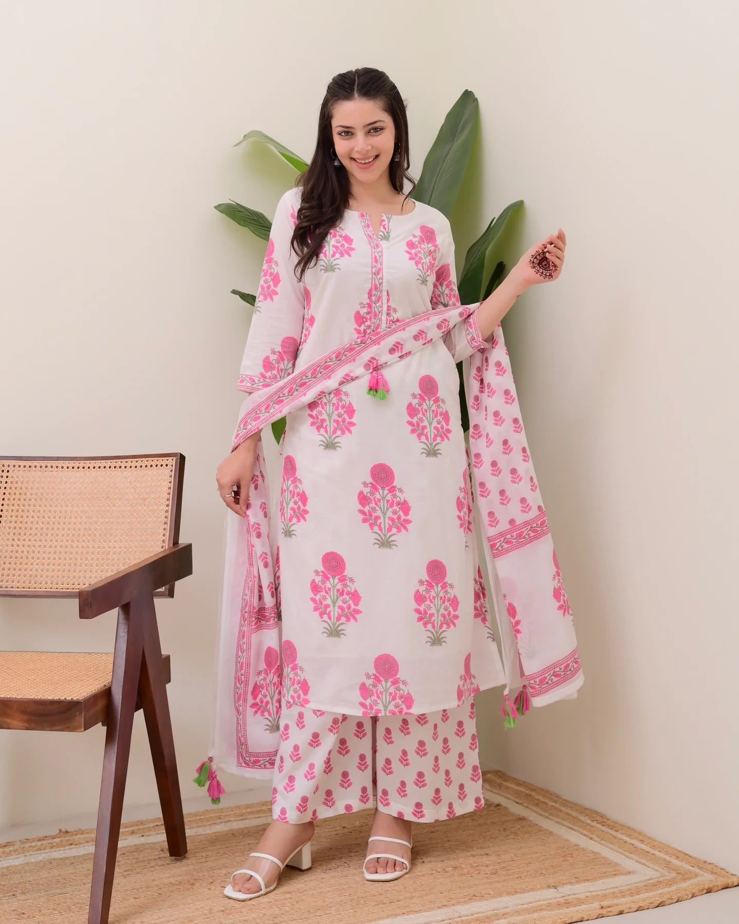 Graceful Floral Printed Kurti Set – Perfect for Festive & Casual Wear