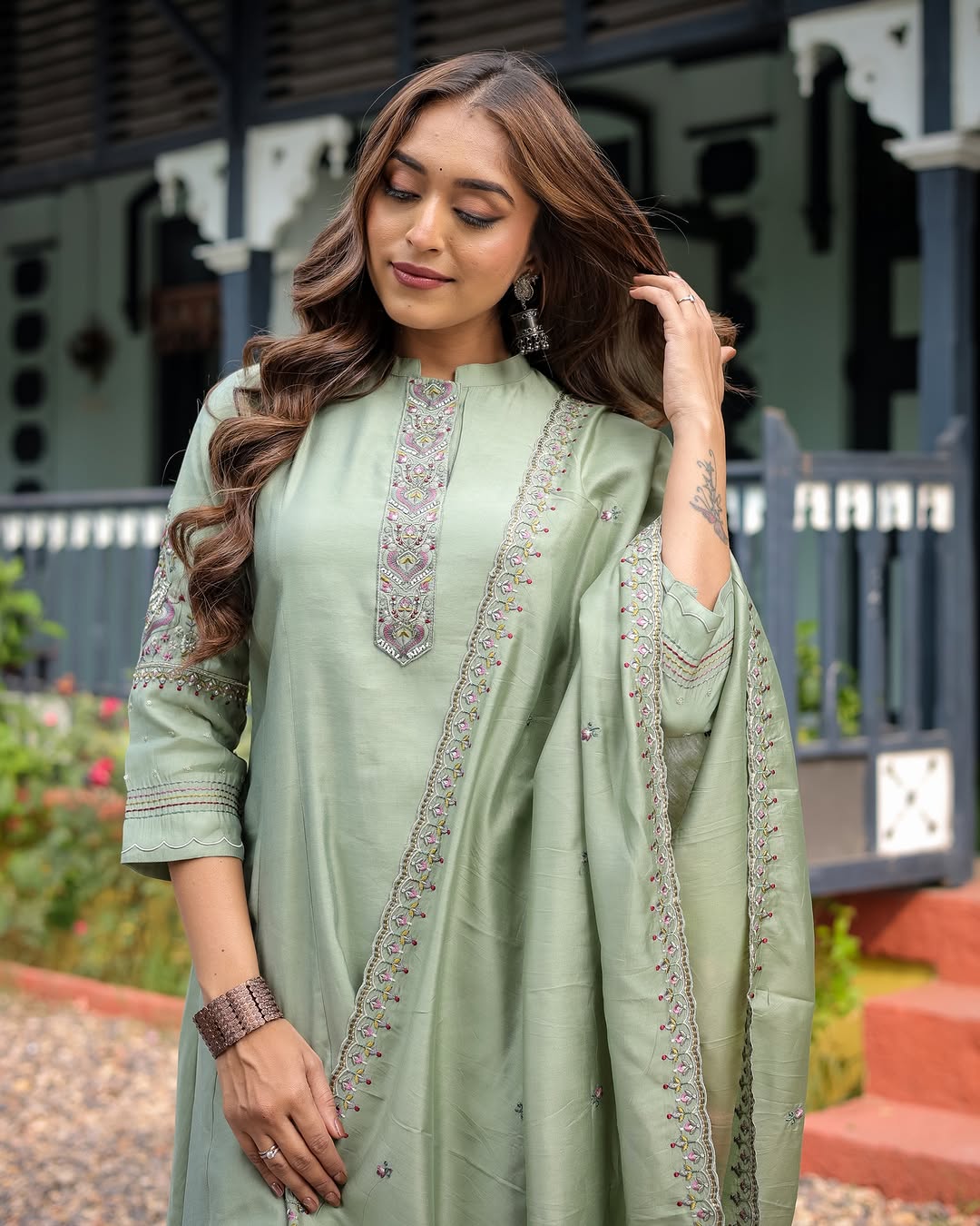 Elegant Pastel Green Embroidered Kurti Pant Set with Dupatta