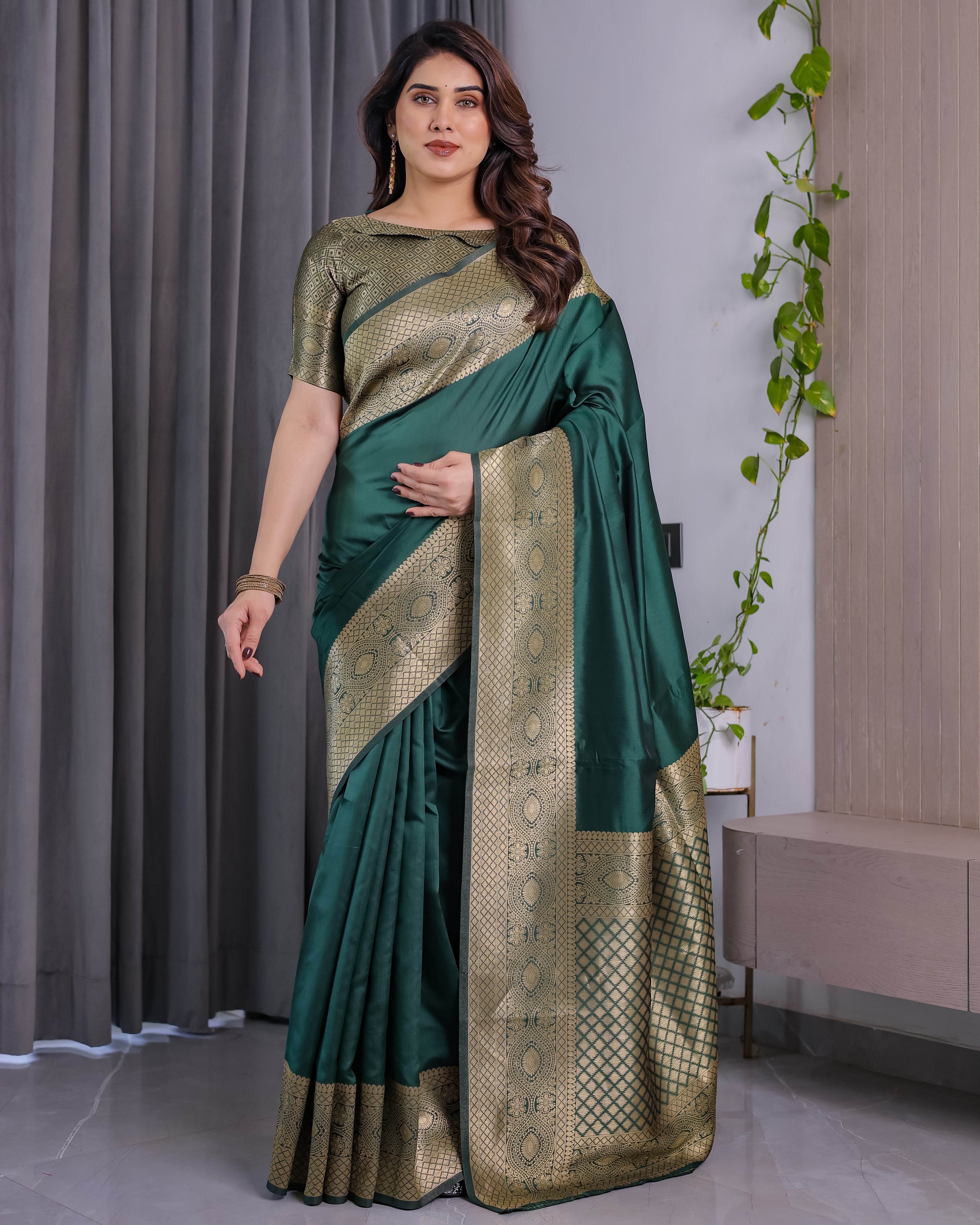 Aarohi Banarasi Jacquard Beauty Sarees
