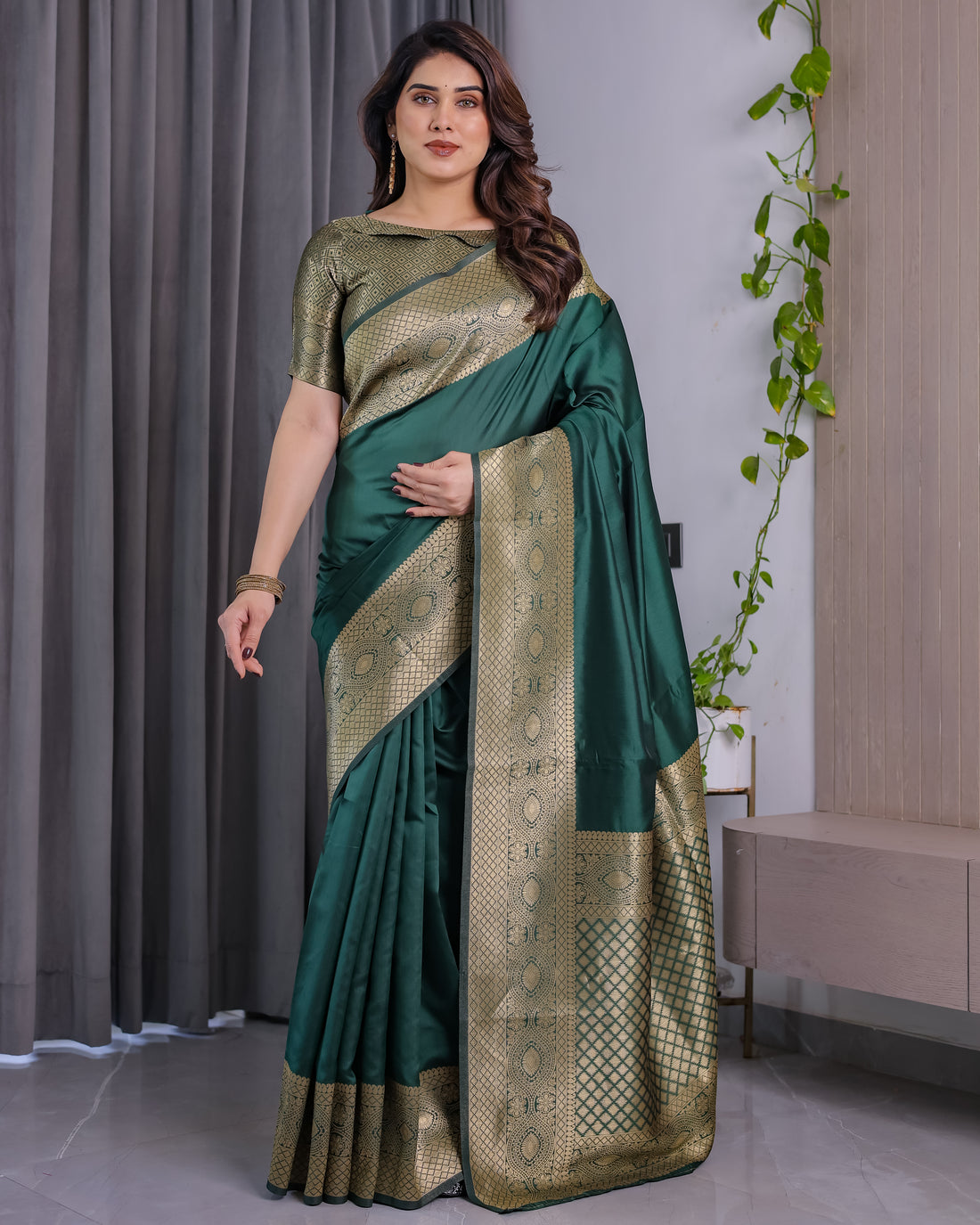 Aarohi Banarasi Jacquard Beauty Sarees