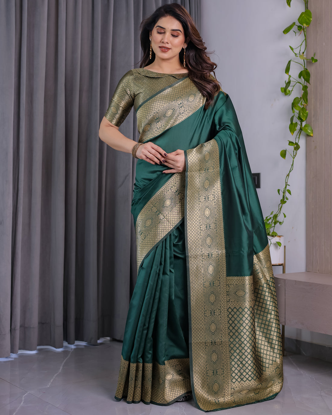 Aarohi Banarasi Jacquard Beauty Sarees