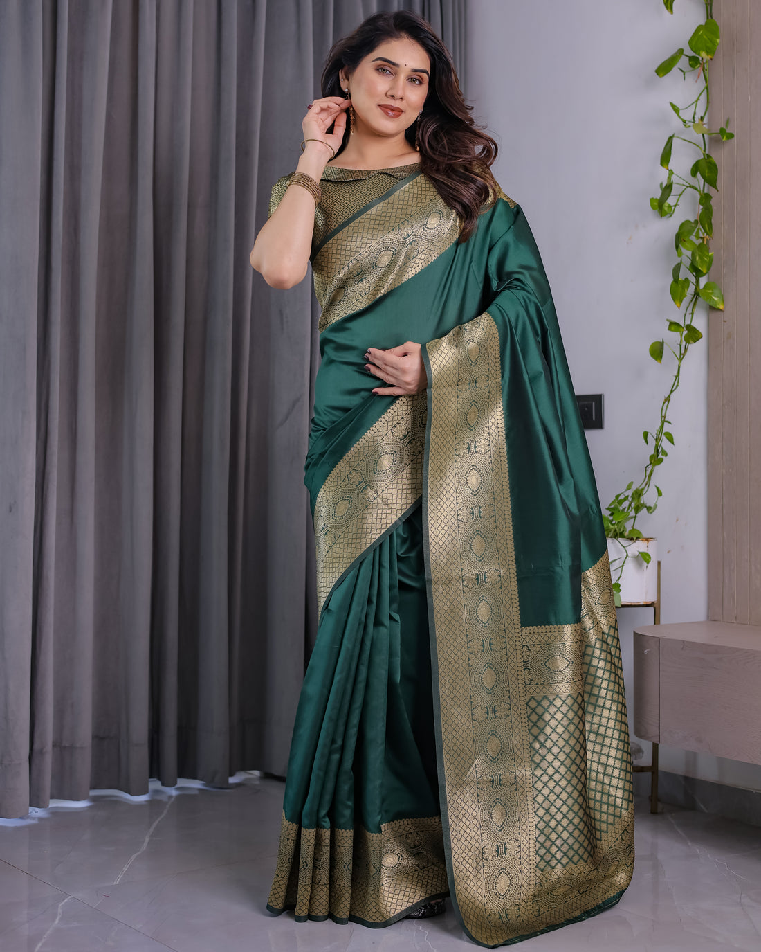 Aarohi Banarasi Jacquard Beauty Sarees