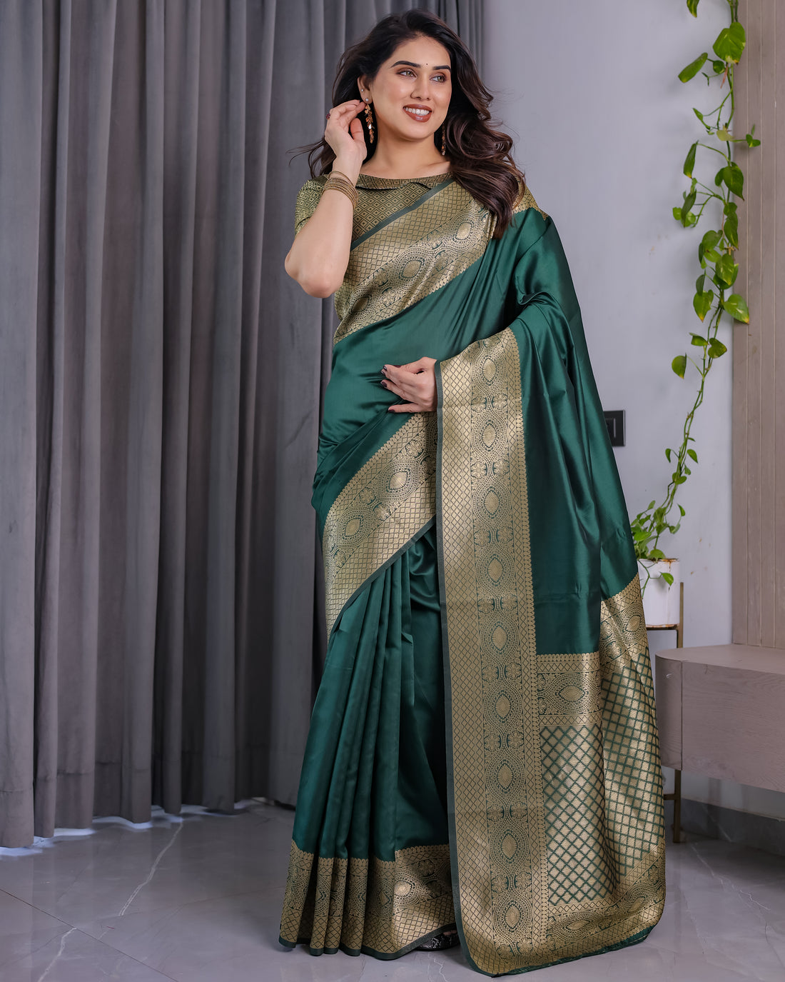 Aarohi Banarasi Jacquard Beauty Sarees