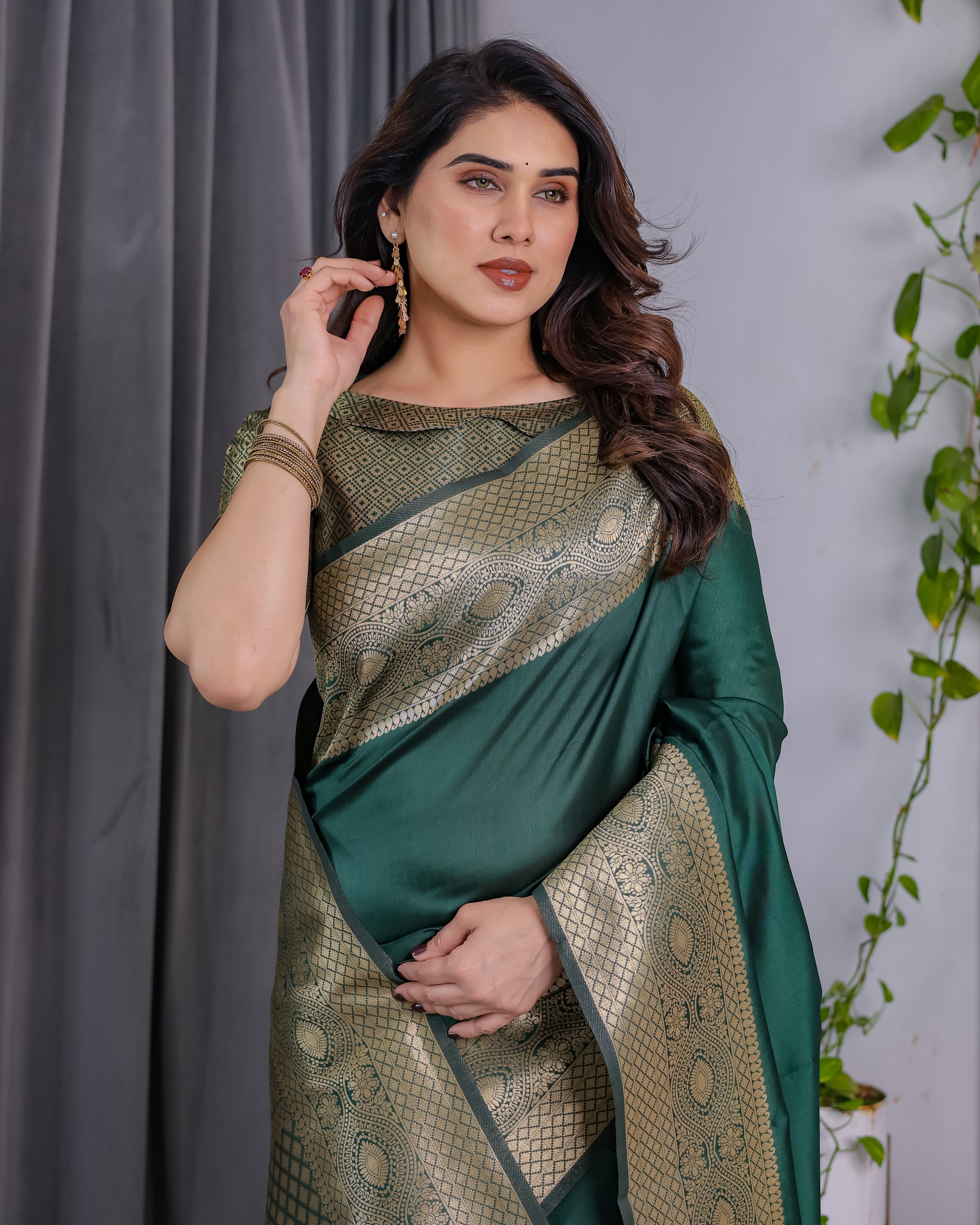 Aarohi Banarasi Jacquard Beauty Sarees