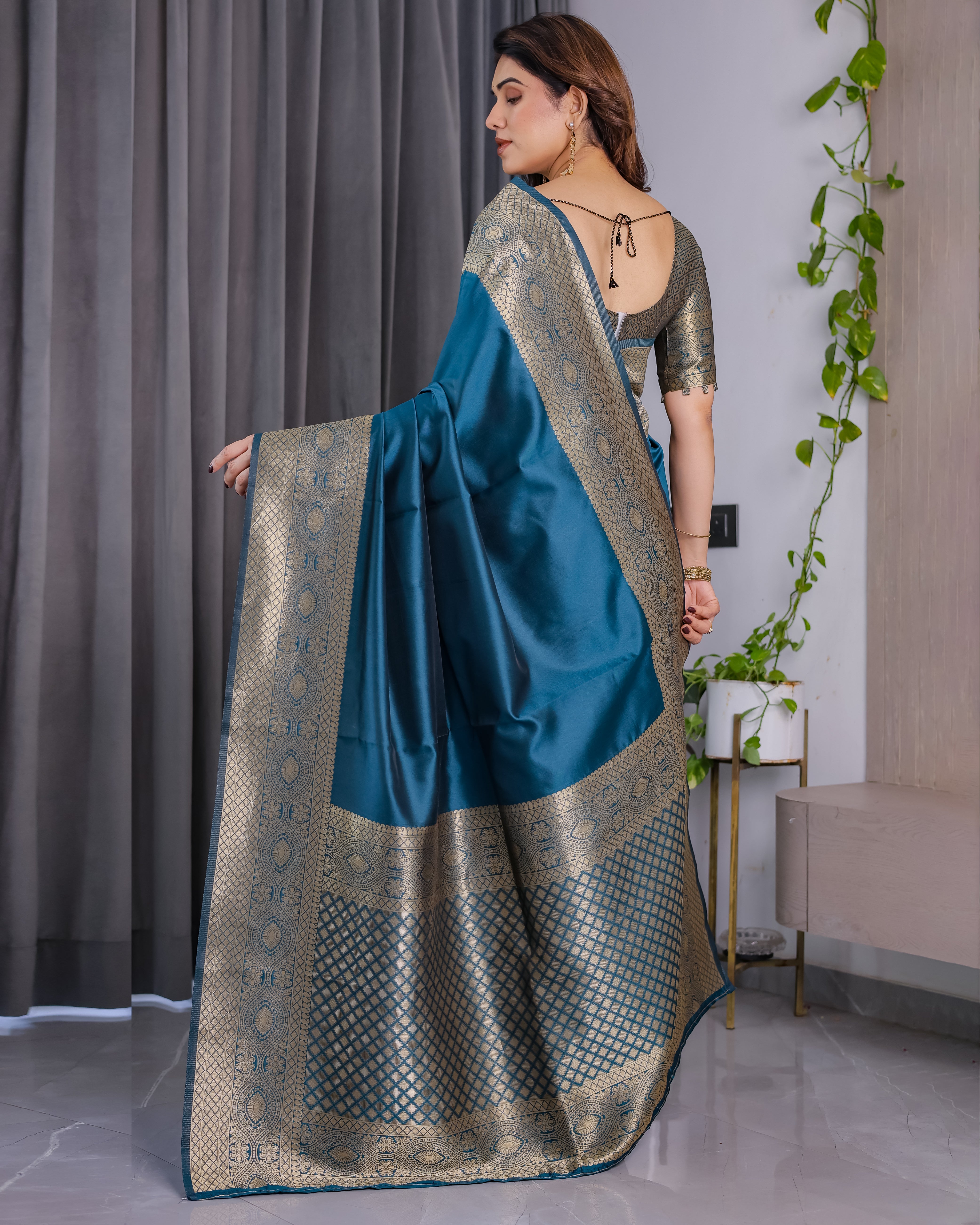 Kashmira Royal Blue Weaving Saree