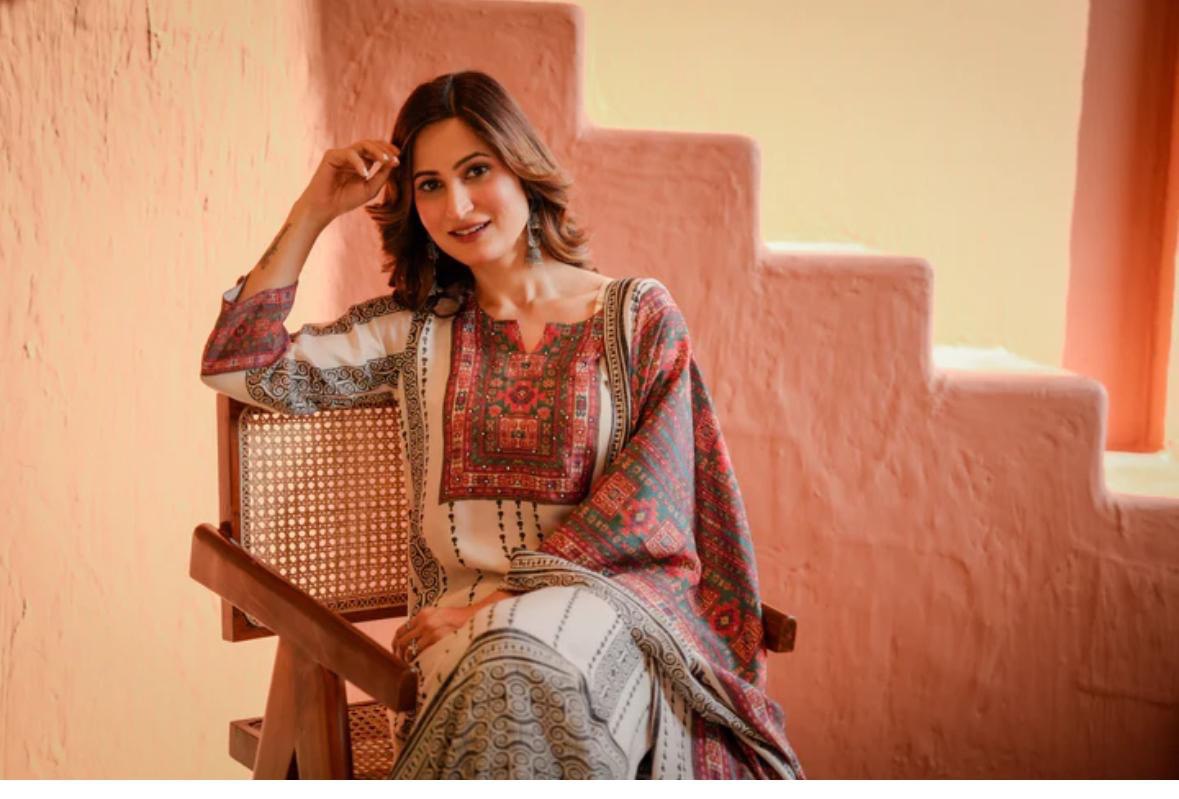 Saanjh Ivory Heritage Printed Kurti with Dupatta