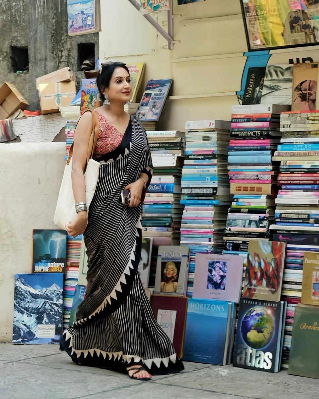 Trendy Black Striped Saree with Ajrakh Print Pallu – Festive & Party Wear